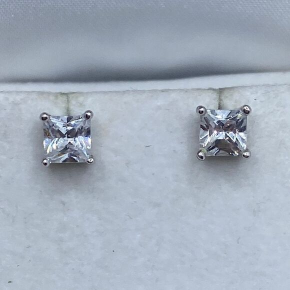 💛 925 Princess Cut CZ Stud Earrings - Picture 3 of 6